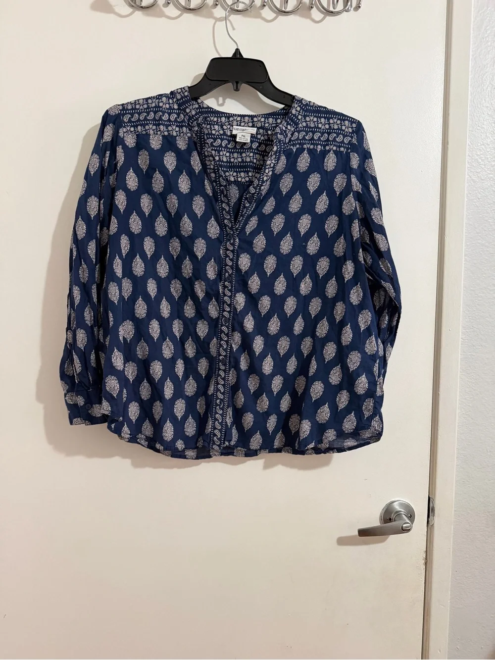 Liz Claiborne Petite Blue White Paisley Button Down Blouse PS